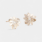 Virelle-Virelle | Dames oorbellen – bloemblaadjes ontwerp, opaal detail